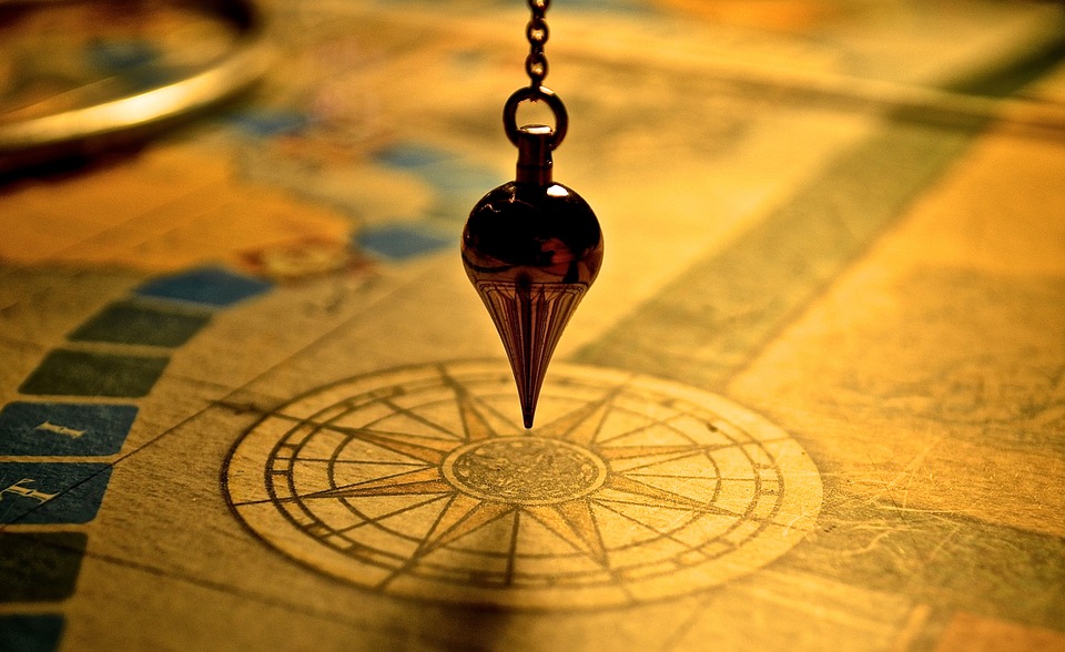 Using a Pendulum for Answering Dreaded Yes or No Tarot reading Questions